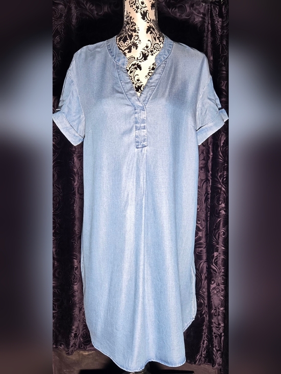 H&M Dresses & Skirts - H&M Light Blue Denim-Effect Short Sleeve Dress